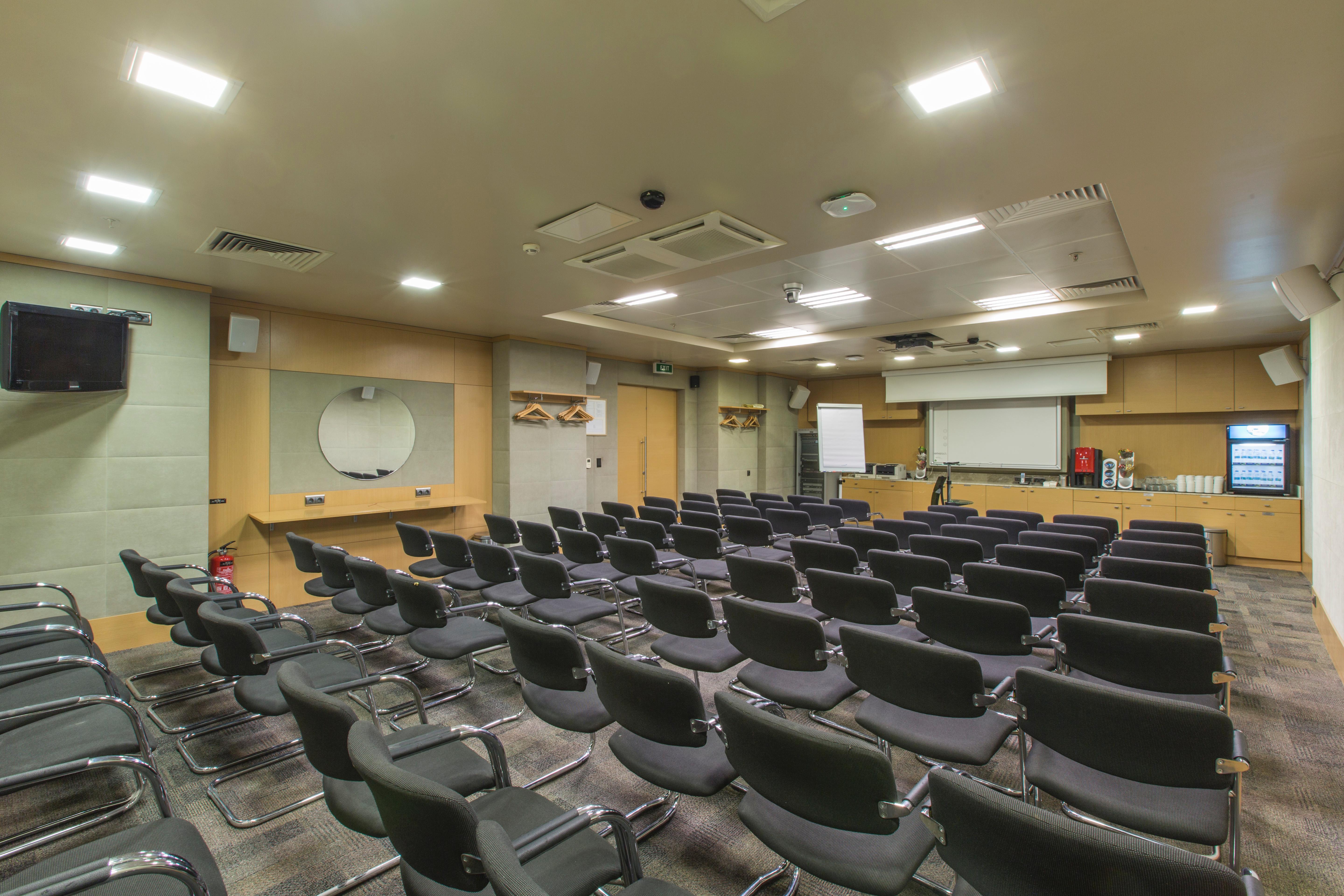 Ramada By Wyndham Istanbul Pera Taksim Hotel Exterior photo The conference room