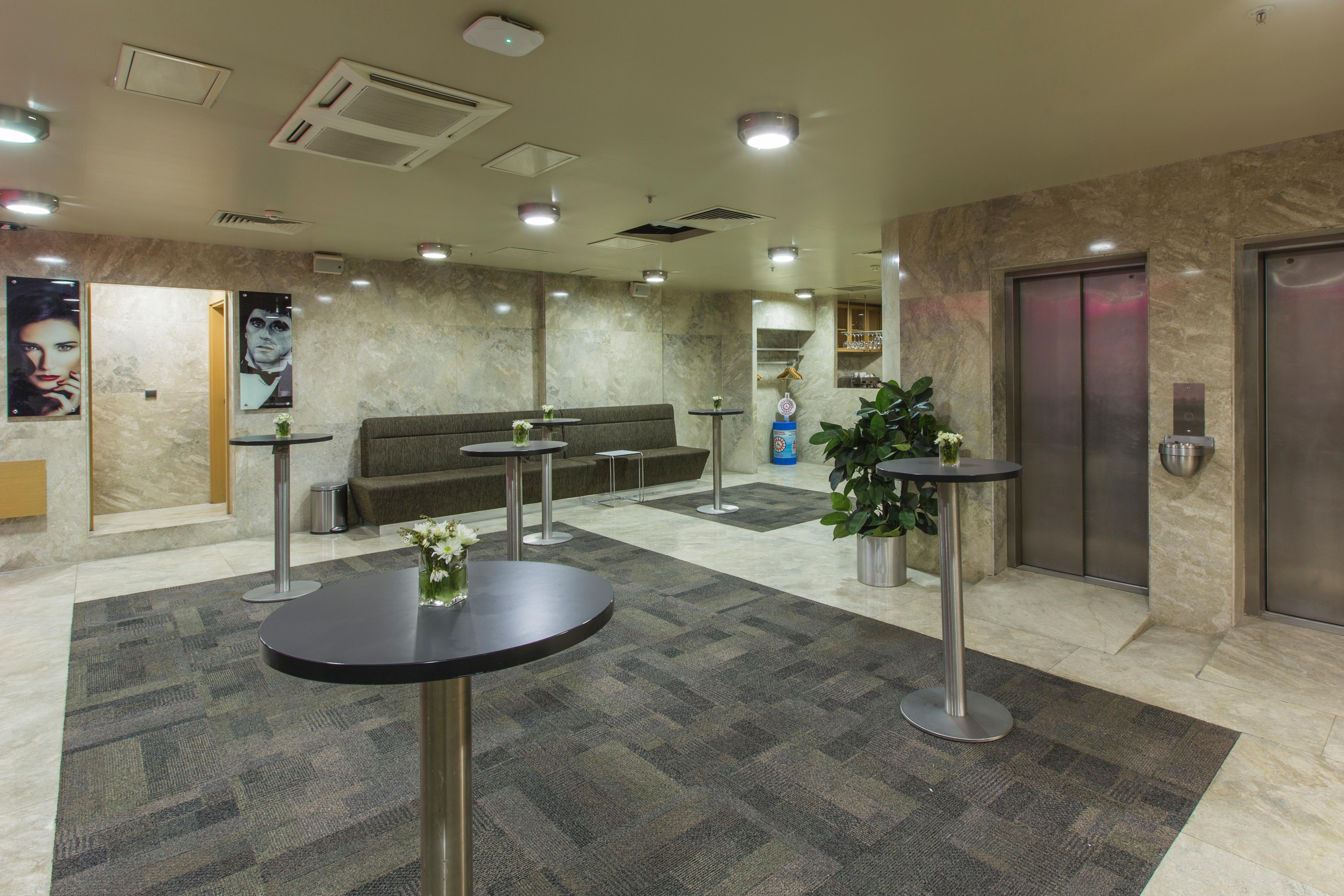 Ramada By Wyndham Istanbul Pera Taksim Hotel Exterior photo The reception area of the hotel