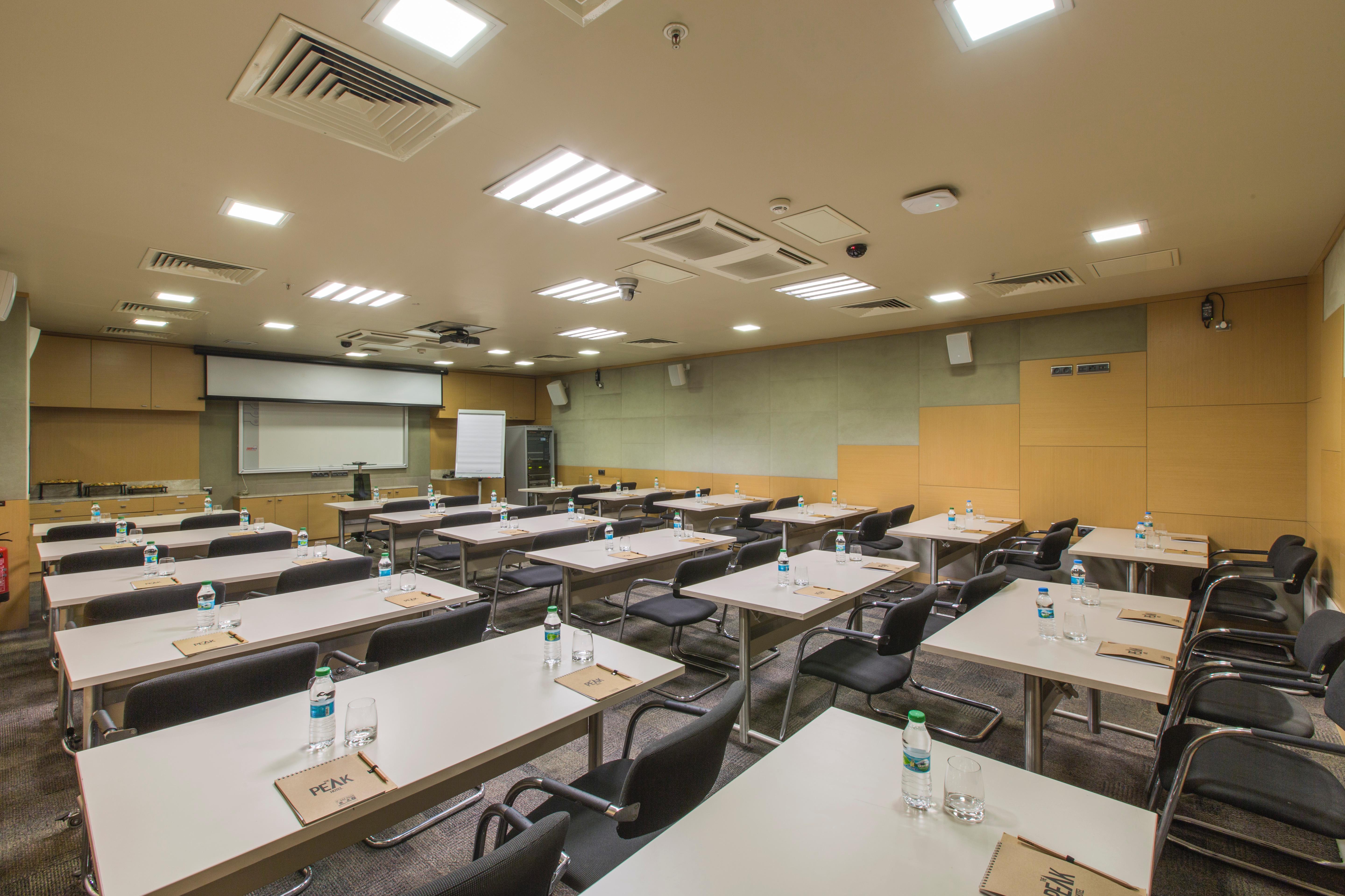 Ramada By Wyndham Istanbul Pera Taksim Hotel Exterior photo The conference hall