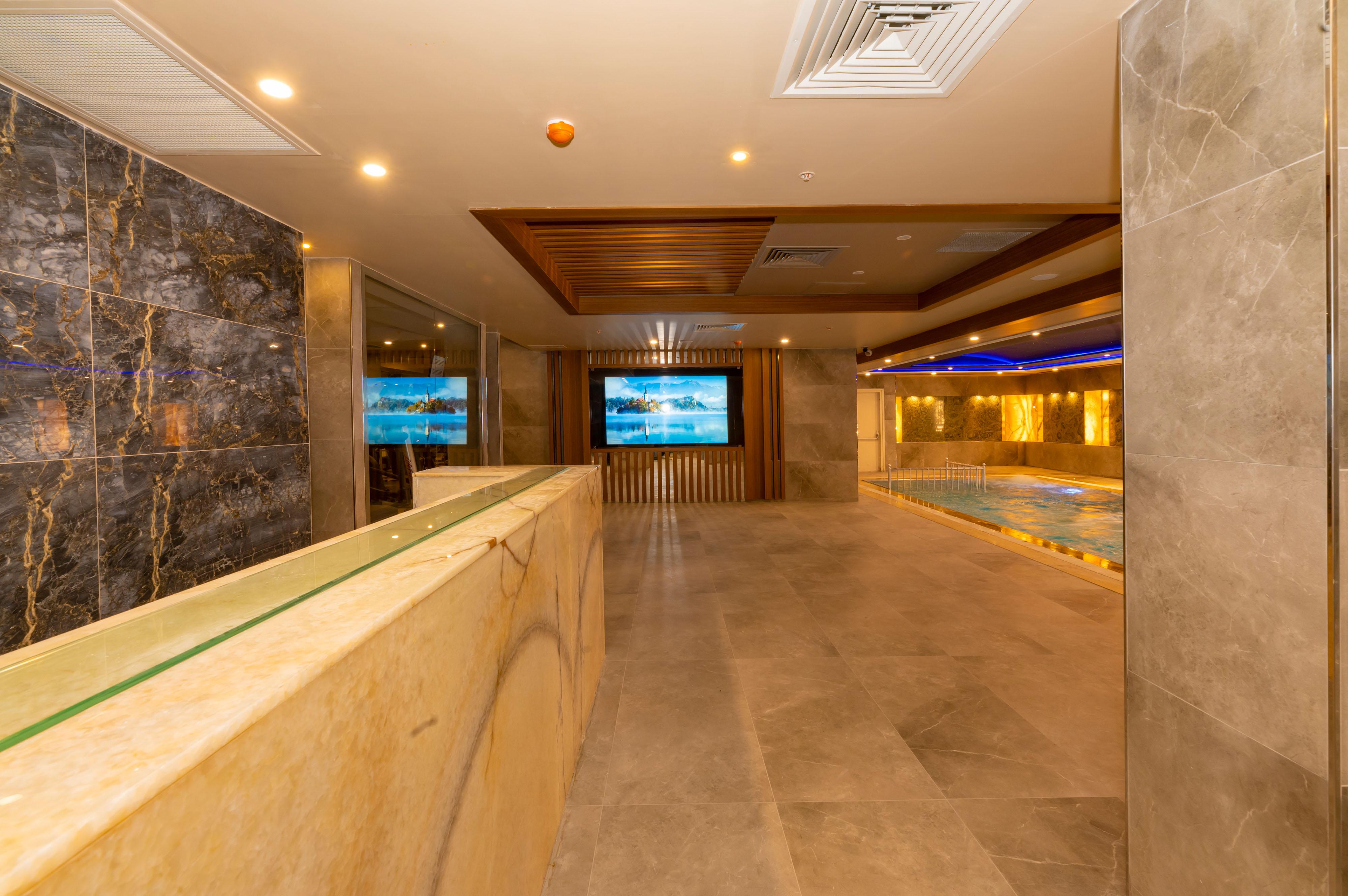 Ramada By Wyndham Istanbul Pera Taksim Hotel Exterior photo Reception area