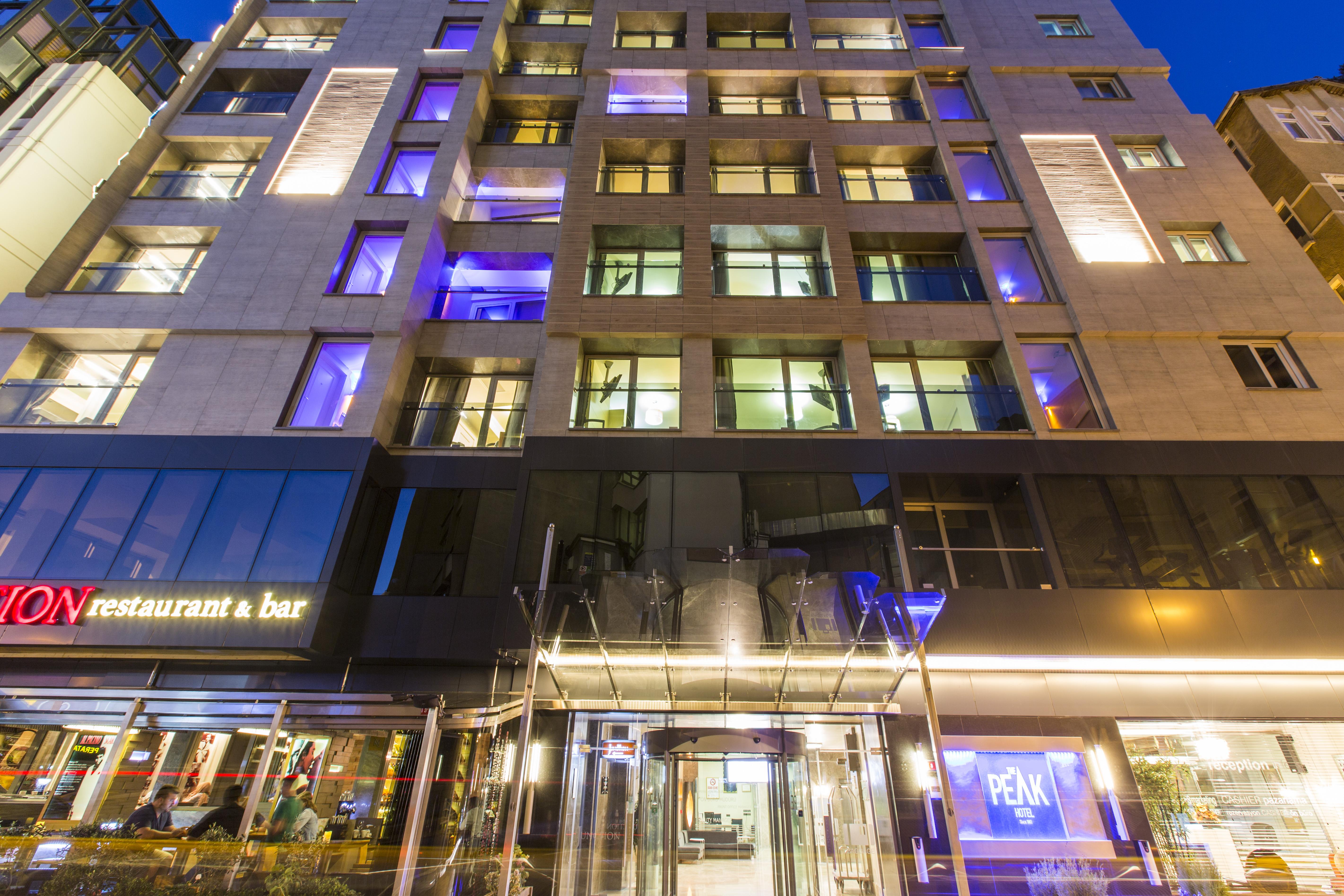 Ramada By Wyndham Istanbul Pera Taksim Hotel Exterior photo The hotel at night