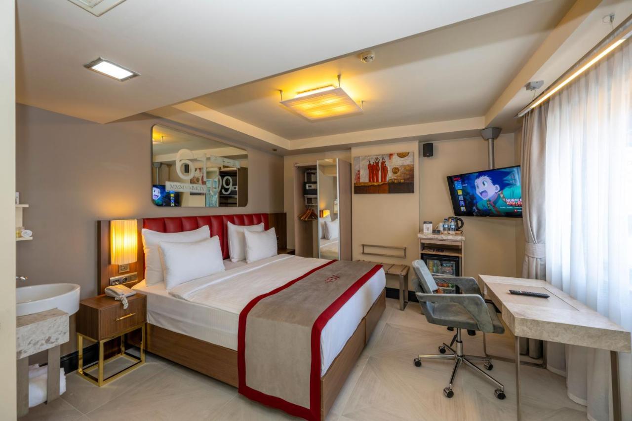 Ramada By Wyndham Istanbul Pera Taksim Hotel Exterior photo A room at the hotel
