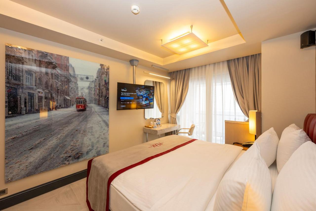 Ramada By Wyndham Istanbul Pera Taksim Hotel Exterior photo A room at the hotel