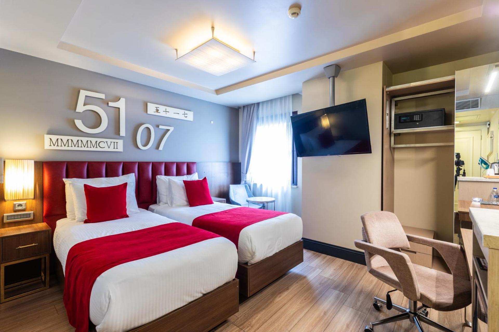 Ramada By Wyndham Istanbul Pera Taksim Hotel Exterior photo