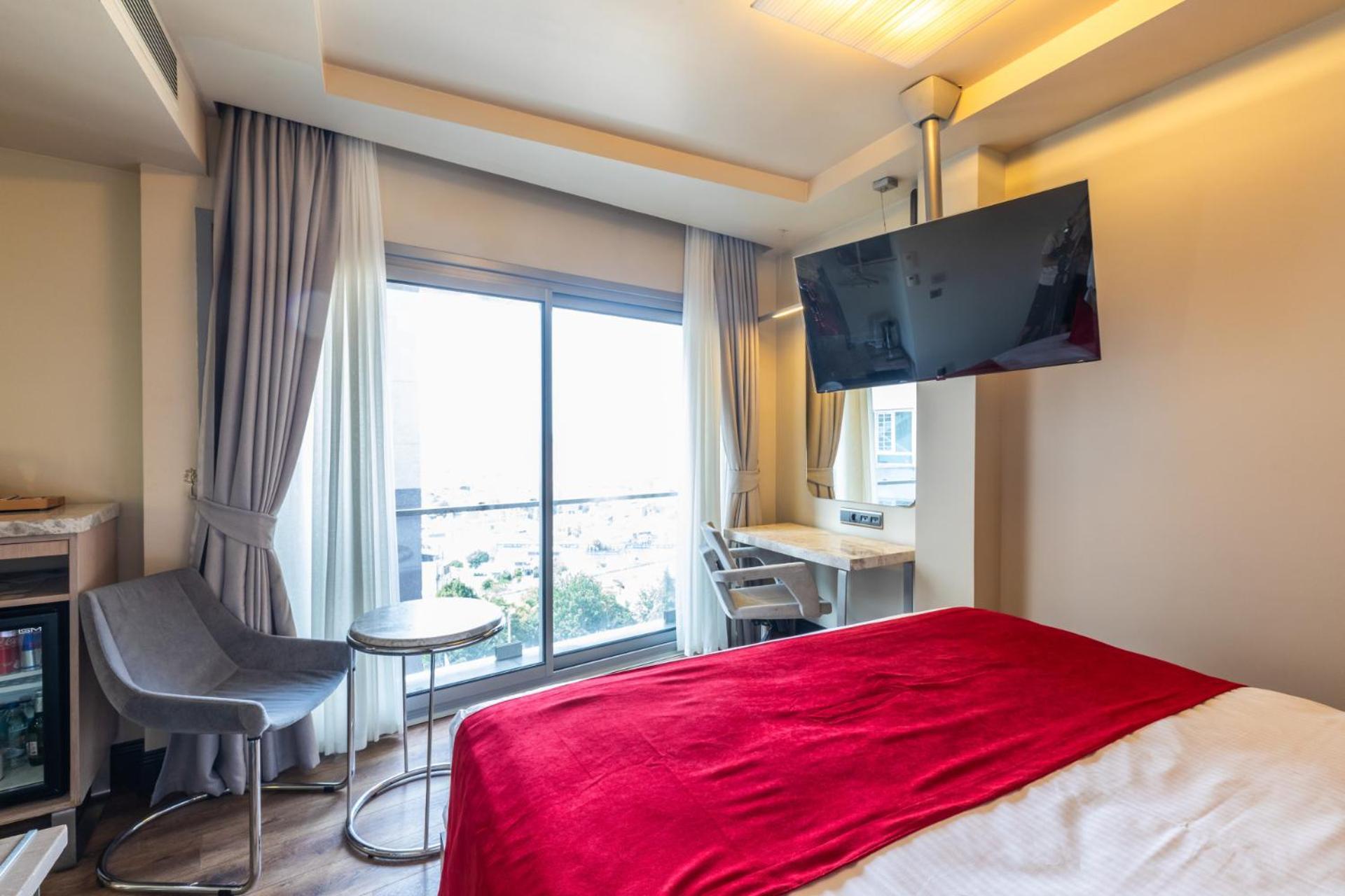 Ramada By Wyndham Istanbul Pera Taksim Hotel Exterior photo