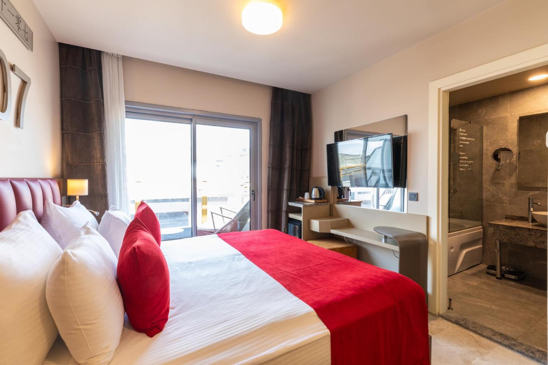 Ramada By Wyndham Istanbul Pera Taksim Hotel Exterior photo A room at the hotel